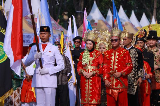 Ribuan Peserta Ramaikan Parade Bhinneka Tunggal Ika