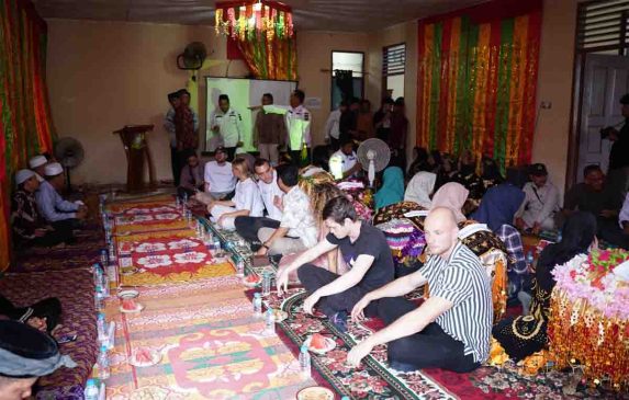 Dua Guru Besar Asal Jerman Ikut PkM UIR di Desa Tanjung Alai Kampar