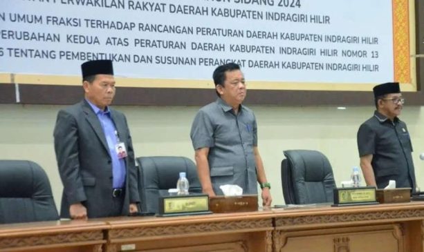 Pj Bupati Indragiri Hilir Tanggapi Pandangan Fraksi DPRD dalam Rapat Paripurna APBD 2025