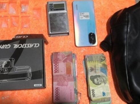 Kades Merangkap Bandar Narkoba di Inhil Ditangkap, Sabu-Soft Gun Disita