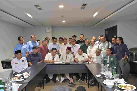 UAS Teken Kesepakatan Bersama Paslon Nomor Urut 1 Abdul Wahid – SF Hariyanto