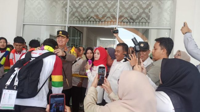 Pulang dari PON Medan, Atlet Senam Riau Disambut Kalung Bunga