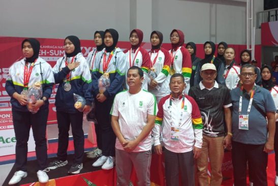 Cabor Anggar Beregu Floret Putri Riau Penuhi 3 Medali Emas