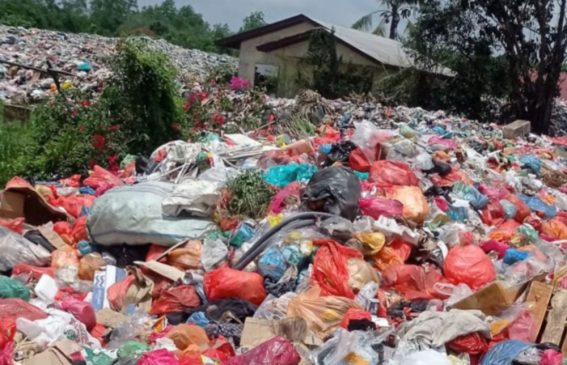 Sampah Menumpuk di Sekitar TPA Gogok Kepulauan Meranti