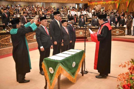 Empat Pimpinan DPRD Definitif Riau Resmi Dilantik