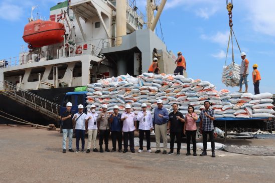 Polda Riau Kawal Ketat Pembongkaran Beras Bulog Asal Myanmar