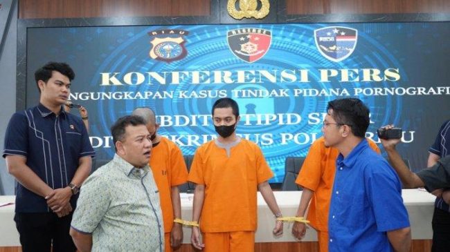 Ditangkap Polisi, 3 Pria Ini Diduga Sebarkan Konten Pornografi Gay