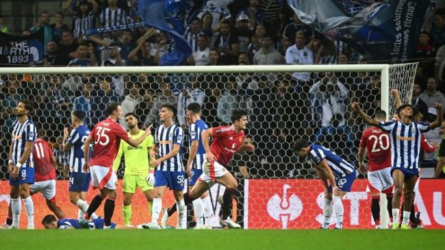 Drama 6 Gol Warnai Porto Vs MU