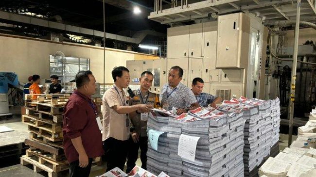 Bawaslu Dumai Tinjau Lansung Percetakan Surat Suara