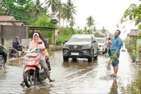 Plt Bupati Rohil Ingatkan Instansi Terkait Bersihkan Saluran Air