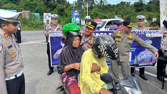 Polres Rohul Gelar Operasi Zebra Lancang Kuning 2024 dan Bagikan Helm Gratis