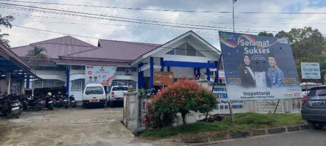 DPRD Inhu Soroti Baliho Bupati Petahana Inhu Kokoh Berdiri di Kantor Pemerintahan