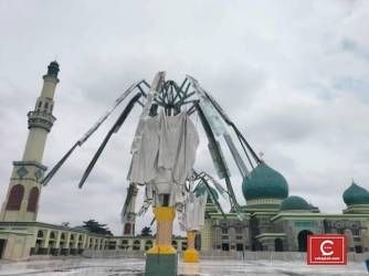 Debat Pilgubri 2024: Proyek Payung Masjid An-Nur Jadi Sorotan