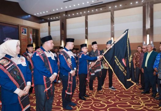 Pj Gubri Lantik Pengurus DPP IKSM