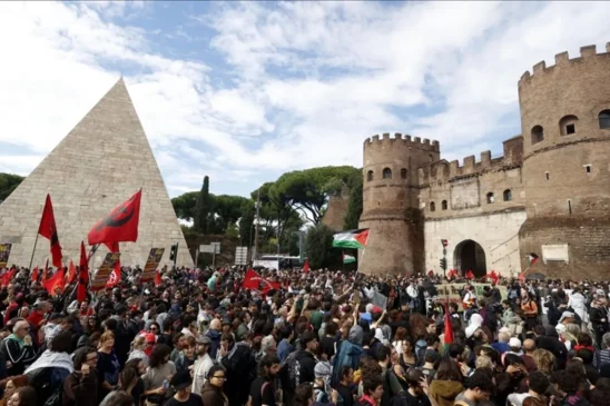 Dukung Palestina, Pengunjuk Rasa Bentrok dengan Aparat di Roma