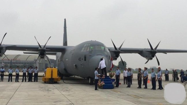 Rombongan Menteri Prabowo Naik Hercules Terbang ke Akmil