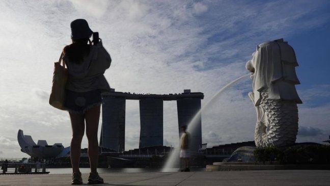 Pria India Didenda Usai BAB di MBS Singapura
