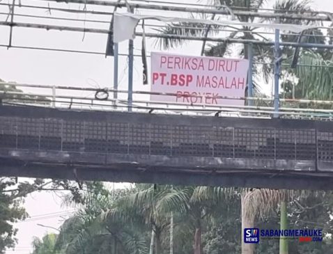 Spanduk Pemeriksaan Direktur PT Bumi Siak Pusako Tersebar di Kota Pekanbaru