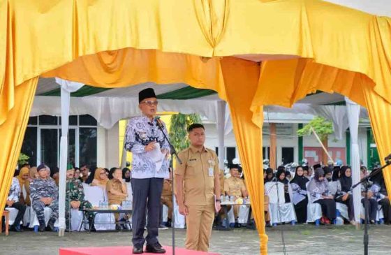 Kembali Bertugas Sebagai Plt Bupati Meranti, Asmar Pimpin Upacara HGN dan HUT PGRI