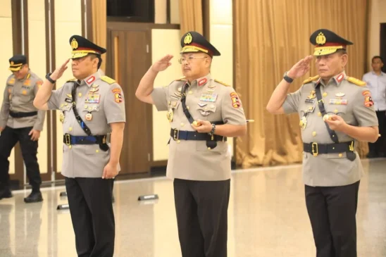 Kapolri Lantik Tiga Pejabat Terbaik