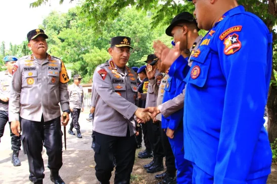 Kapolri Tinjau Posko Pengungsian Erupsi Lewotobi di NTT