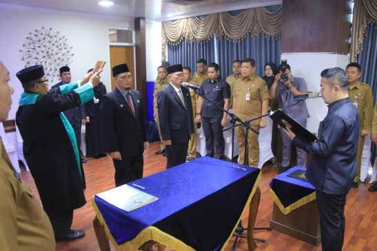 Kepala UPT Persampahan DLHK Pekanbaru Dilantik Bersama 5 Pejabat Lainnya