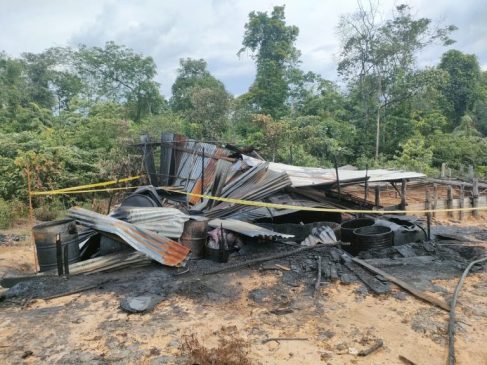 Polsek Sanga Desa Buru Pemilik Illegal Refinery Terbakar