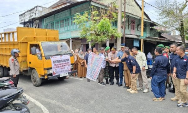 Ketua KPU Sibolga dan Forkopimda Lepas Distribusi Logistik Pilkada 2024