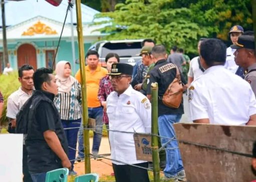Pj Bupati Tapteng Tinjau Pemungutan Suara di TPS 2