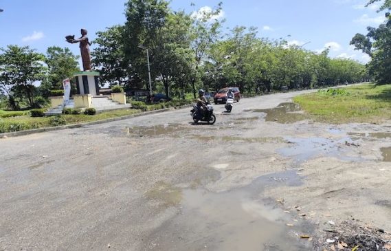 Jalan Berlubang di Bundaran Nangka Ujung Banyak Telan Korban
