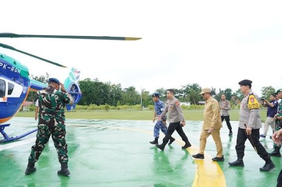 Kapolda Riau Tinjau Pilkada Pakai Helikopter