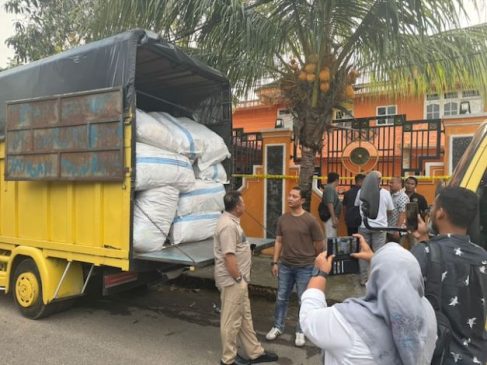 Polda Riau Gagalkan Perdagangan Barang Bekas Ilegal di Batam