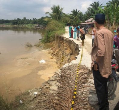 Dihantam Abrasi, Jalan di Desa Lubuk Siam dan Tanjung Balam Terancam Putus