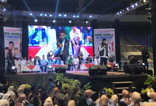 UAS Janji Akan Kerahkan Seluruh Tenaga Dukung Abdul Wahid-SF Hariyanto