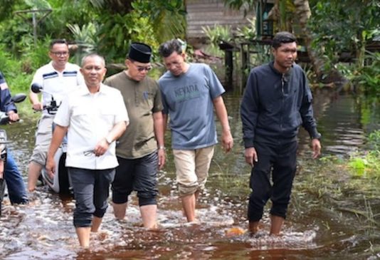 Bagus Santoso Tinjau TPS Banjir di Teluk Latak