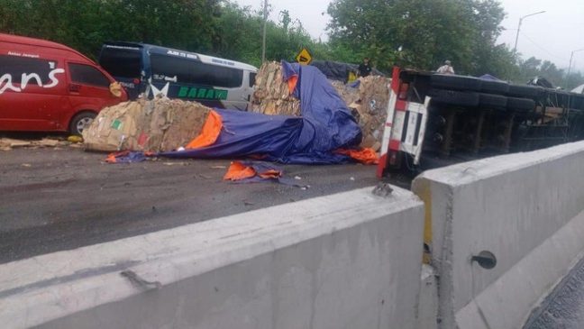 Kecelakaan Beruntun di Tol Cipularang