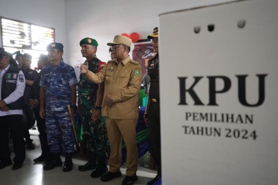 Pj Gubri Bersama Forkopimda Tinjau Langsung TPS di Siak