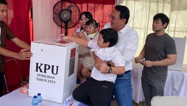 Gunakan Hak Pilih pada Pilkada 2024, Ahok Datang Bersama Istri dan Anak
