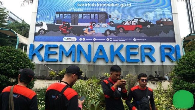 Kantor Kemnaker Digeruduk Ratusan Buruh