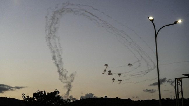 Hizbullah Luncurkan 100 Roket ke Israel