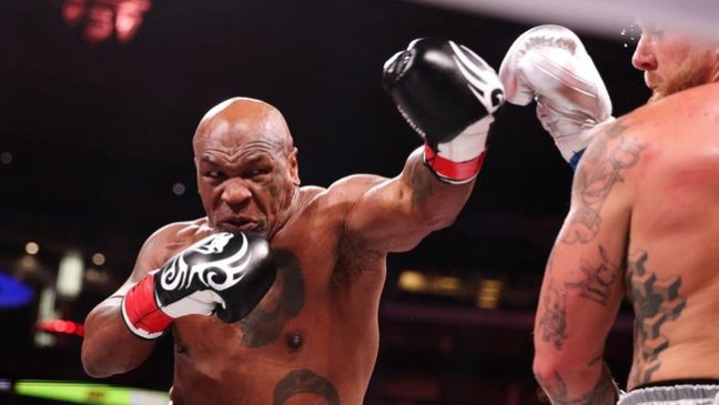 Jake Paul Kalahkan Mike Tyson