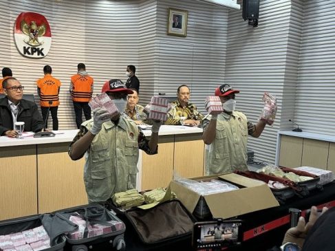 Ini Aliran Uang Korupsi Rp1 Miliar Hasil OTT KPK di Pekanbaru