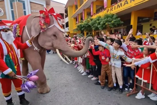 Thailand Rayakan Natal dengan Parade Gajah