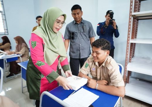 Siswa MAN 4 Kampar Sumringah Dapat Makan Siang Bergizi Gratis