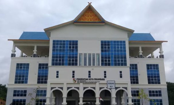 Tindak Lanjut OTT, KPK Geledah Kantor Dinas Perkim Kota Pekanbaru
