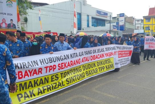 Gelar Unjuk Rasa, ASN dan Honorer Pemkab Rohil Tuntut Pembayaran TPP dan Gaji