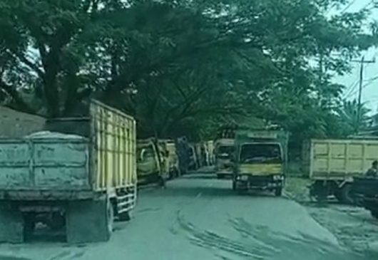 BBM Solar Habis, Antrean Kendaraan di Siak Mengular Hingga 3 Kilometer