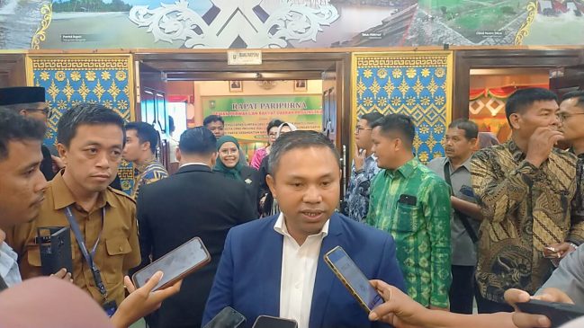 Adik Bungsunya Dilantik Jadi Anggota DPRD Riau, Ini Wejangan dari Abdul Wahid