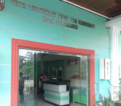 KPK Geledah Kantor DLHK Pekanbaru, Bawa Berkas Penting
