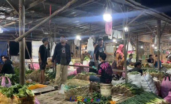Pastikan Stok dan Harga Pangan Stabil Jelang Nataru, Pj Walikota Sidak Pasar Induk